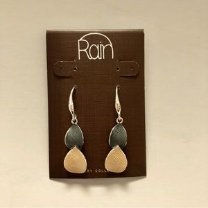 NWT Rain petal earrings